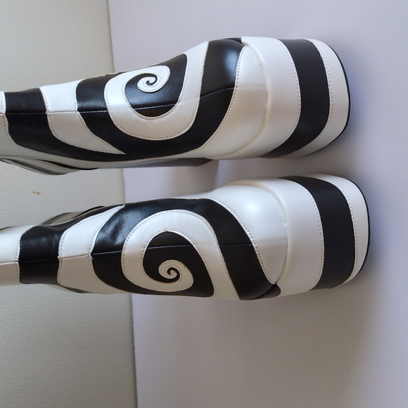 Current Mood Swirl Applique Platform Boots - Picture 10 of 11